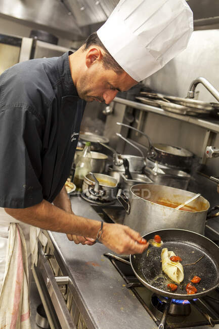 Denis Blanc chef, Fonfon restaurante, Le Vallon des Auffes, Marsella, Francia, Europa - foto de stock