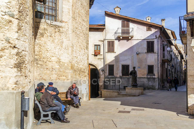Walking in the village of Scanno, LAquila, Abruzzo, Italy, Europe — Stock Photo