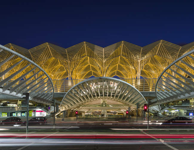 Train Station Oriente near the expo 98 area, a masterpiece by architect Santiago Calatrava and one of the symbols of the city.   Lisbon (Lisboa) the capital of Portugal. Europe, Southern Europe, Portugal — Stock Photo