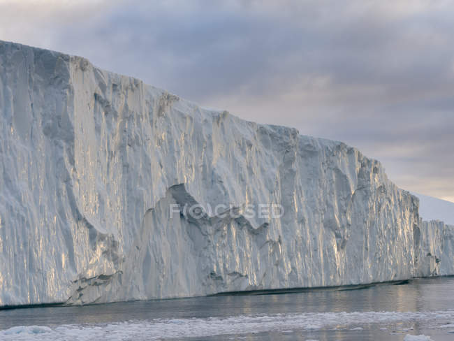 Ilulissat icefjord auch kangia oder ilulissat kangerlua in der Discobucht genannt. Der Eisfjord ist UNESCO-Weltnaturerbe. Amerika, Nordamerika, Grönland, Dänemark — Stockfoto