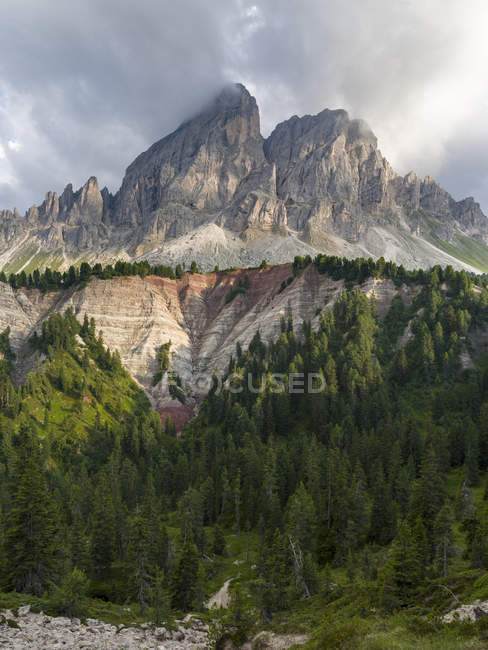 Гора Сасс-де-Путия в Южном Тироле, Альто-Аменас-Европа, Центральная Европа, Италия — стоковое фото