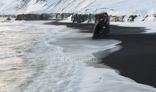 Laekjavik, costa vicino a Lon durante l'inverno. Paesaggio nei fiordi orientali dell'Islanda tra Hoefn e Djupivogur. Europa, Europa settentrionale, Italia, febbraio — Foto stock