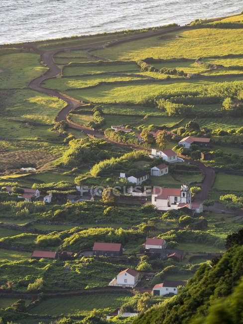 Faja dos Cubres. Île de Sao Jorge, une île des Açores (Ilhas dos Acores) dans l'océan Atlantique. Les Açores sont une région autonome du Portugal. Europe, Portugal, Açores — Photo de stock