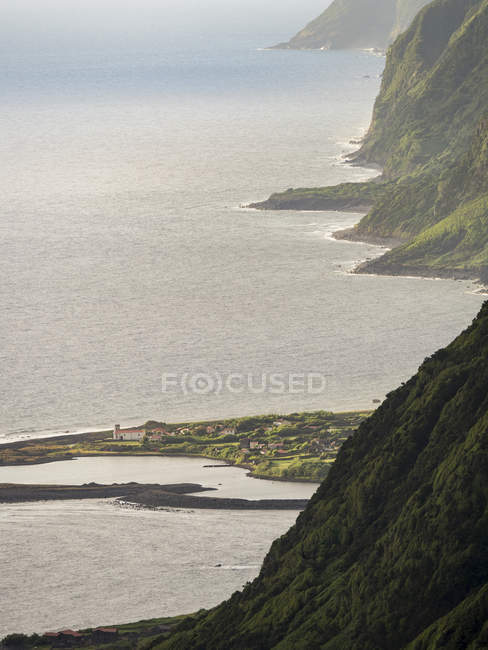 Faja da Caldeira de Santo Cristo. Ilha de São Jorge, uma ilha dos Açores (Ilhas dos Acores) no oceano Atlântico. Os Açores são uma região autónoma de Portugal. Europa, Portugal, Açores — Fotografia de Stock