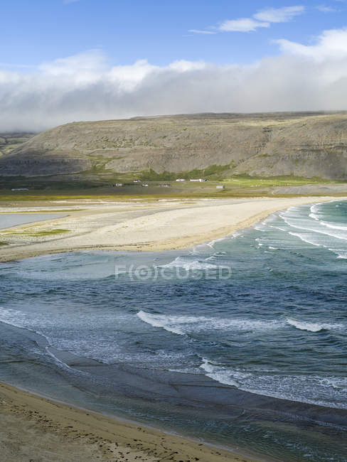 Fjord patrekserdur in der Nähe von hnjotur. die abgelegenen Westfjorde (vestfirdir) im Nordwesten Islands. europa, skandinavien, island — Stockfoto