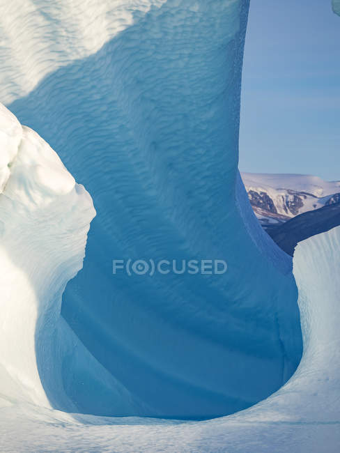 Iceberg in the Uummannaq Fjord System. América, América del Norte, Groenlandia, Dinamarca - foto de stock