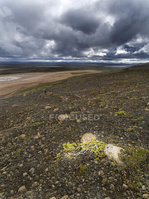 Paisagem nas terras altas da Islândia entre Hofsjoekull (fundo) e Langjoekull. Europa, Norte da Europa, Islândia, Agosto — Fotografia de Stock