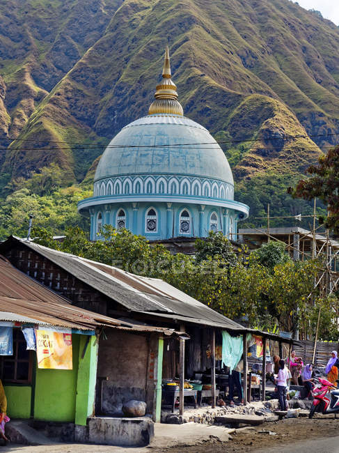 Mezquita en el distrito de Bayan, norte de Lombok, isla Lombok, Indonesia, Asia - foto de stock
