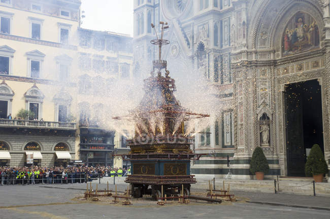 Praça da Catedral, a explosão do carrinho no dia de Páscoa, Florença, Toscana, Itália, Europa — Fotografia de Stock