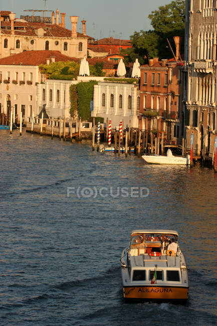 Canal Grande and Peggy Guggenheim Museum, Sestiere Dorsoduro, Venice, Veneto, Italy — Stock Photo