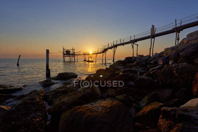 Sunrise, Trabocchi coast, San Vito Chietino, Abruzzo, Itália — Fotografia de Stock
