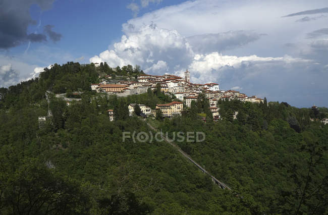 Paesaggio urbano di Santa Maria del Monte, Sacro Monte di Varese, UNESCO, Patrimonio dell'Umanità, Lombardia, Italia, Europa — Foto stock
