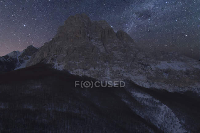 Monti sibillini nationalpark, blick auf monte bove bei nacht, ussita, marche, italien, europa — Stockfoto