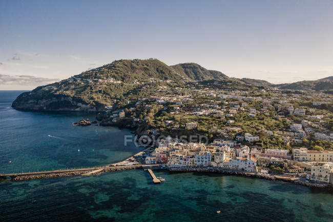 Vista aérea, Ischia Porto, Isla de Ischia, Campania, Italia, Europa - foto de stock