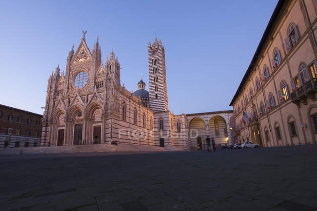 Catedral Santa Maria Assunta à noite, Siena, Toscana, Itália, Europa — Fotografia de Stock