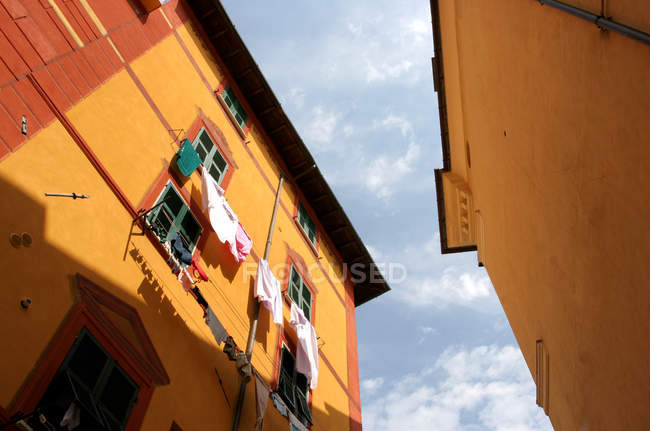 Будинки, Леричі, Лінрі, Італія у денний час — стокове фото