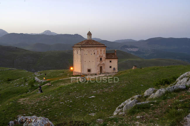 Blick auf die Kirche Santa Maria della Piet, calascio, abruzzo, italien, europa — Stockfoto