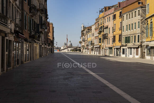 Via Garibaldi durante la cuarentena del coronavirus, estilo de vida COVID-19, Venecia, Véneto, Italia, Europa - foto de stock