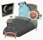 Больной человек в постели держит будильник — стоковое фото