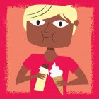Портрет мальчика, поедающего шоколадку и мороженое — стоковое фото