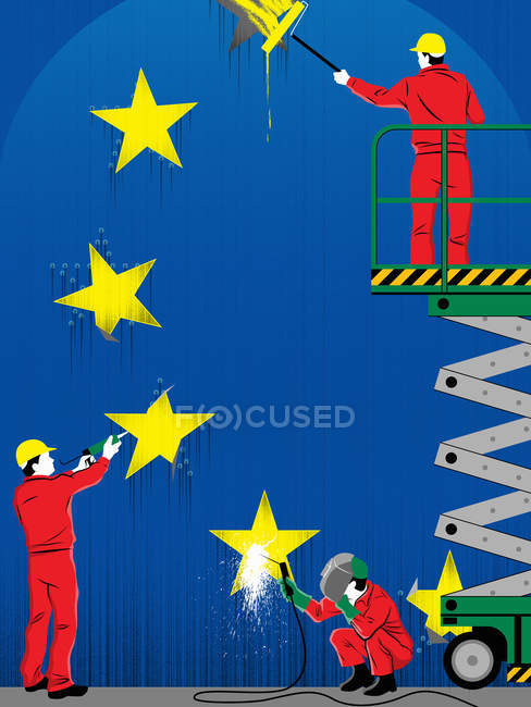 Travailleurs réparant des étoiles du drapeau européen — Photo de stock