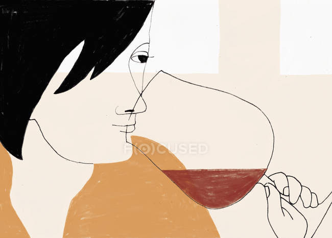 Mujer oliendo a copa de vino tinto - foto de stock