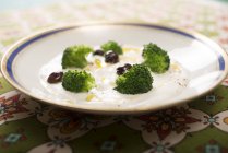 Pecorino cheese and broccoli cream with olives. — Stock Photo