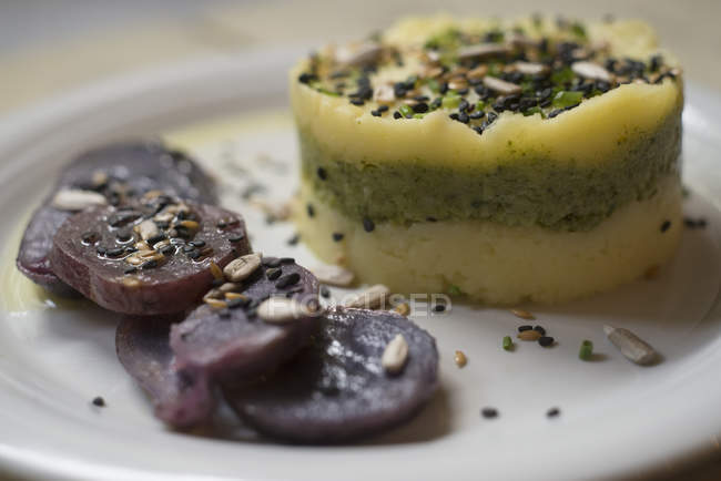 Potato and broccoli flan with mixed seeds, spices and baked beet. — Stock Photo