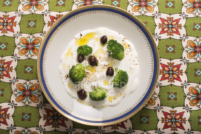 Pecorino cheese and broccoli cream with olives, top view. — Stock Photo