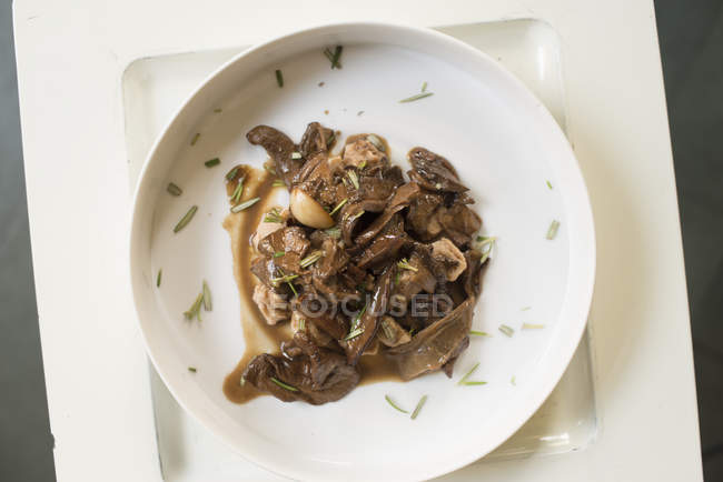 Soy stew with mushrooms and herbs, top view. — Stock Photo