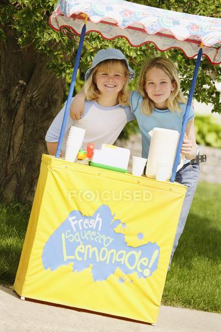 Limonadenstand für Mädchen — Stockfoto
