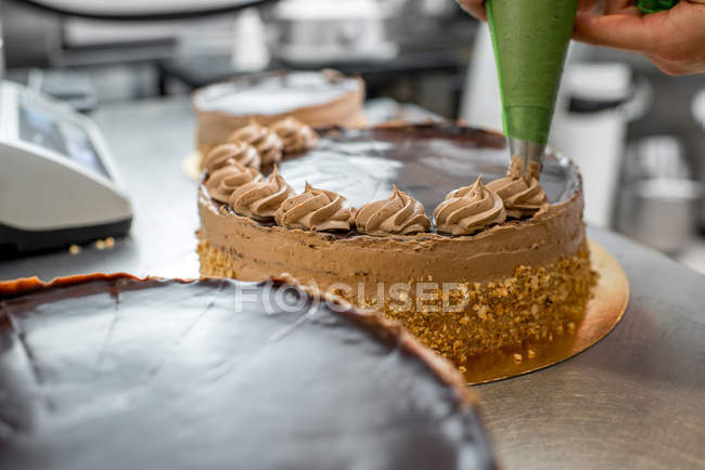 Making biscuit cake — Stock Photo