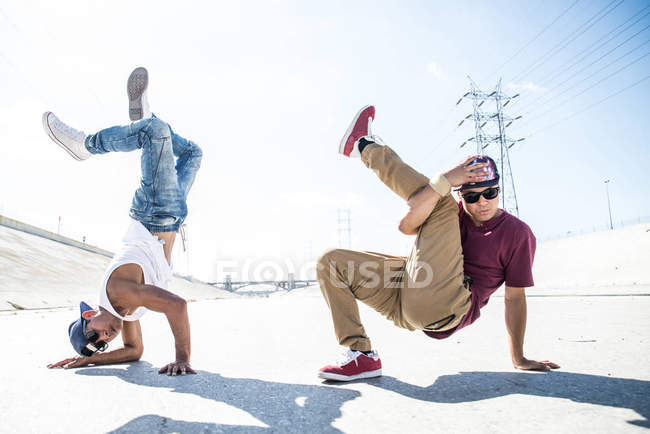 Break danseurs effectuer des tours — Photo de stock