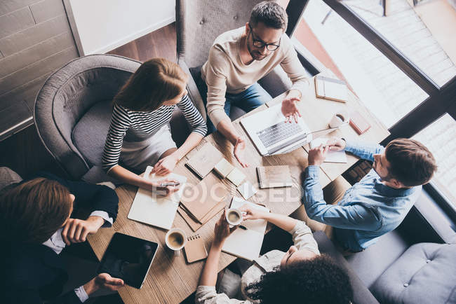 Buiness team brainstorming — Stock Photo