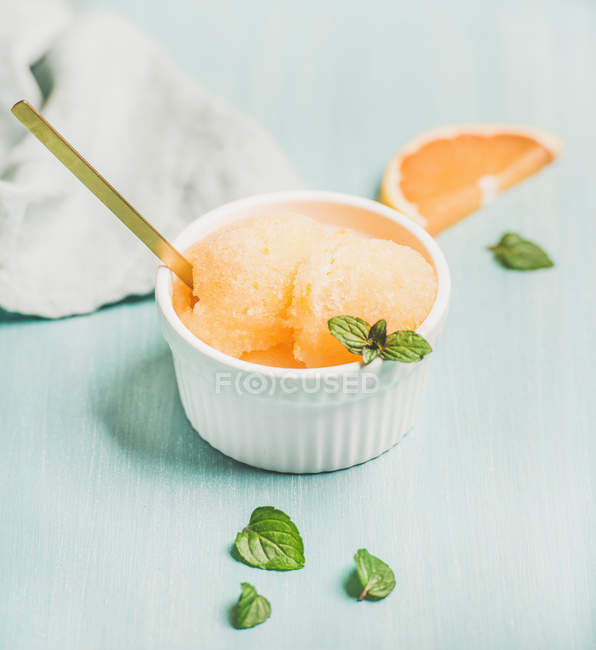 Pink grapefruit homemade sorbet — Stock Photo