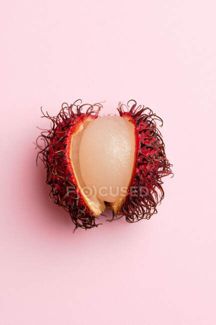 View of lychee isolated on pink background — Stock Photo