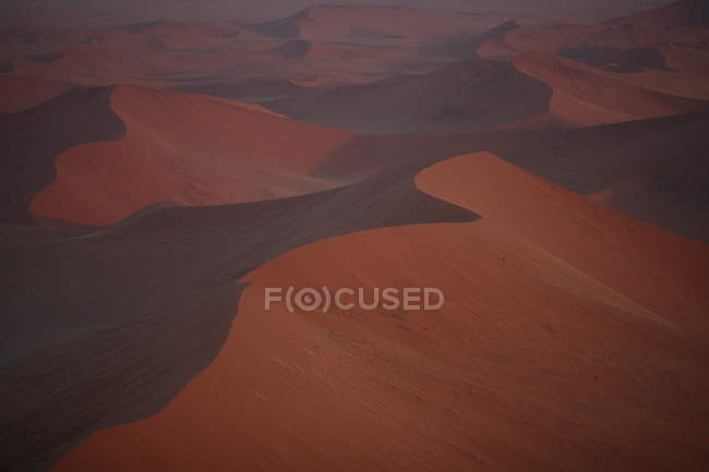 Bellissime dune del deserto al tramonto — Foto stock