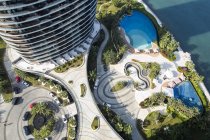 Vue en angle élevé de l'hôtel sur l'île de Hainan, Chine — Photo de stock