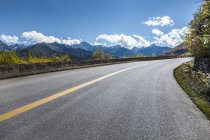 Highway in mountains in Sichuan province, China — Stock Photo