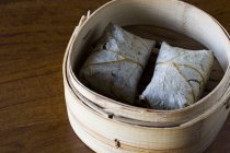 Traditional chinese rice wrappings in steamer — Stock Photo
