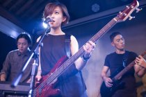 Chinesische Musikband auf der Bühne — Stockfoto