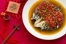 Comida china de cabeza de pescado chile - foto de stock