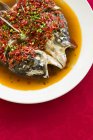 Comida china de cabeza de pescado chile - foto de stock