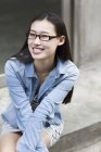 Retrato de mulher asiática sorridente — Fotografia de Stock