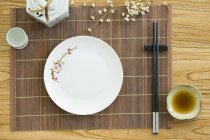 Вид зверху китайського столового посуду — стокове фото