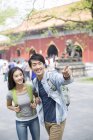 Chinese couple pointing in Lama Temple — Stock Photo