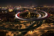 Shanghai Stadtbild und Nanpu-Brücke bei Nacht, China — Stockfoto