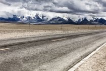 Vista panoramica della strada in Tibet, Cina — Foto stock