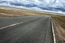 Vista panorâmica da estrada no Tibete, China — Fotografia de Stock