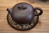 Close-up of chinese boccaro teapot on mat — Stock Photo